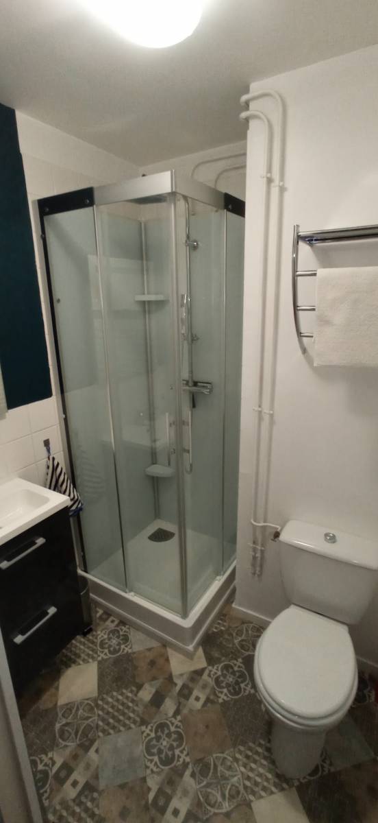 Appartement avec salle de douche en centre-ville proche des transports et des commerces